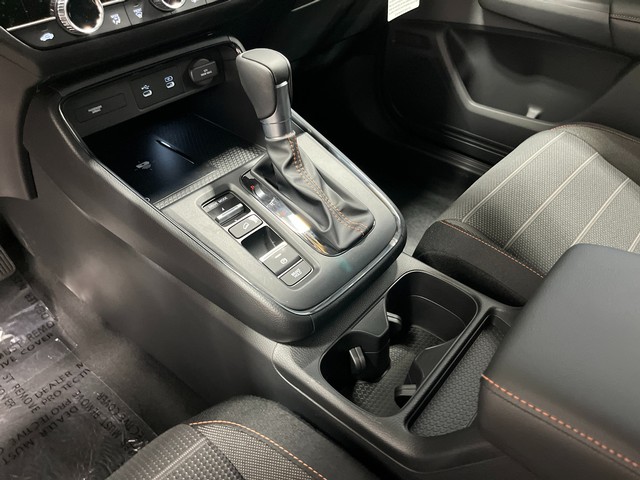 Honda CR-V Hybrid Vehicle Full-screen Gallery Image 17
