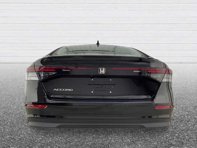 Honda Accord Sedan Vehicle Full-screen Gallery Image 05