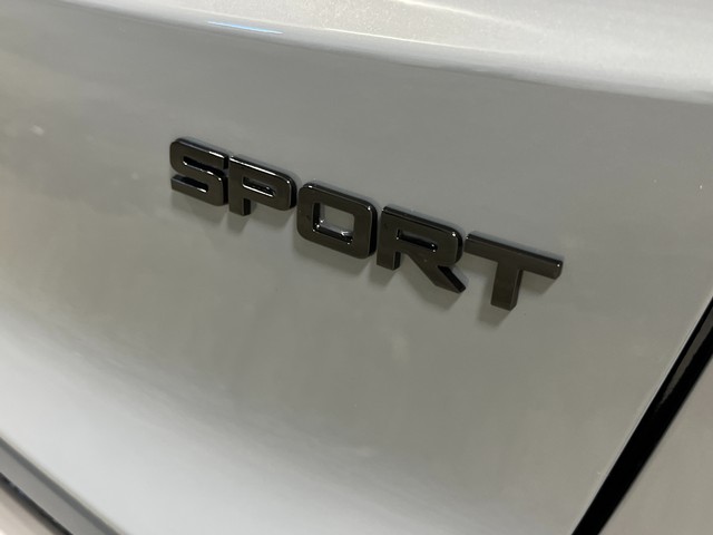 Honda CR-V Hybrid Vehicle Full-screen Gallery Image 07