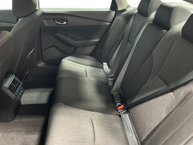 Honda Accord Sedan Vehicle Full-screen Gallery Image 20