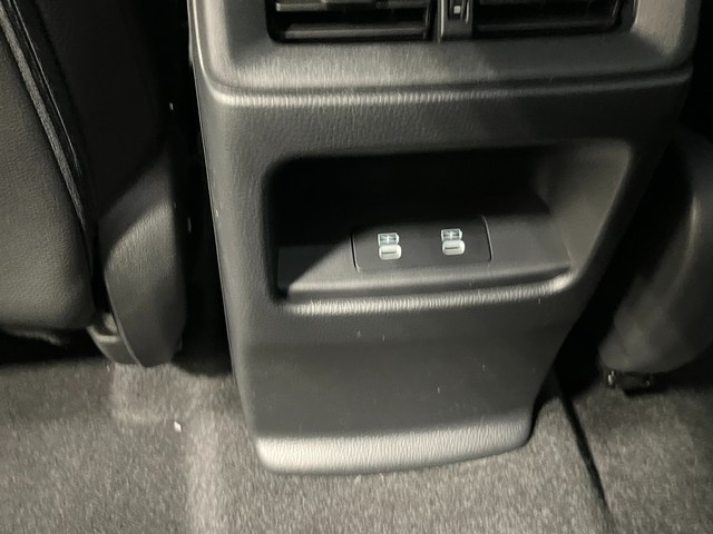 Honda CR-V Hybrid Vehicle Full-screen Gallery Image 27