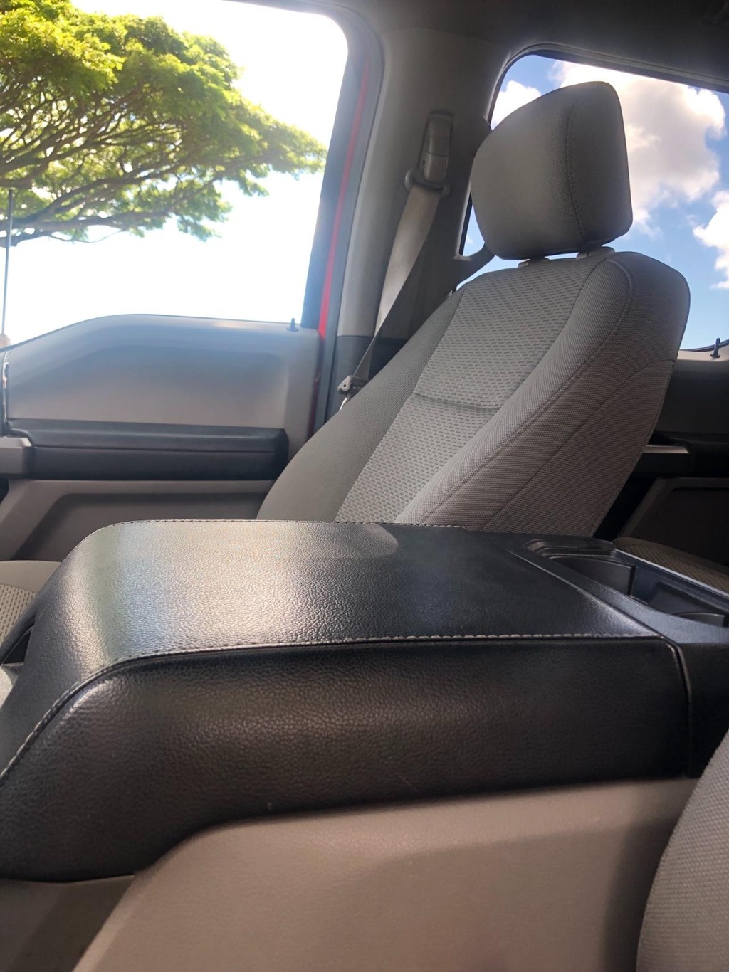 Ford F-150 Vehicle Full-screen Gallery Image 9