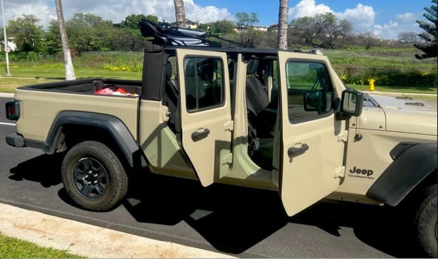 Jeep Gladiator Vehicle Full-screen Gallery Image 3