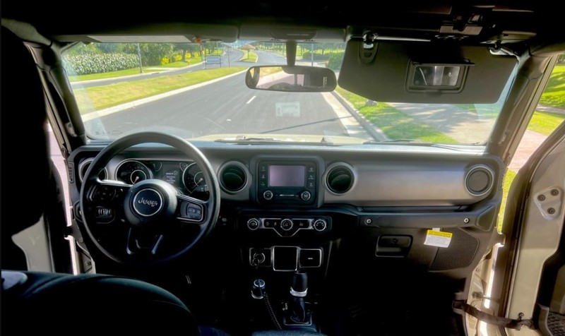 Jeep Gladiator Vehicle Full-screen Gallery Image 5