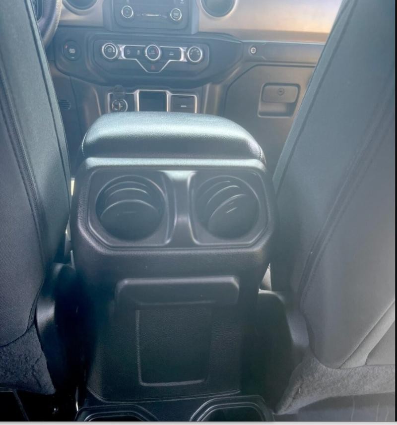 Jeep Gladiator Vehicle Full-screen Gallery Image 6