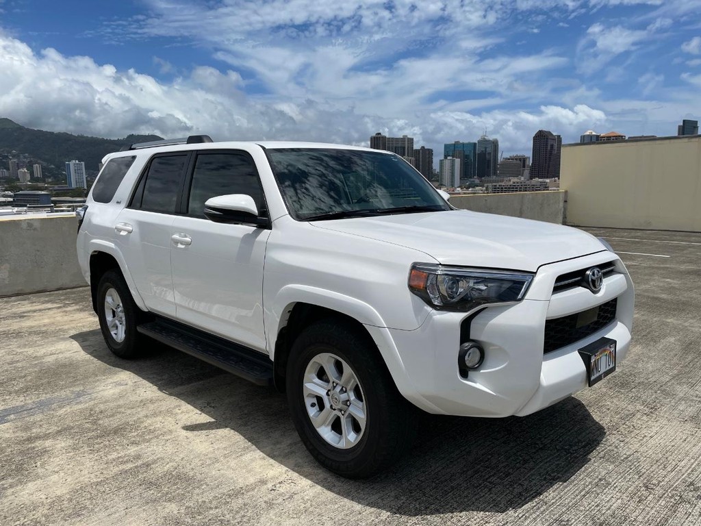 Toyota 4Runner Vehicle Full-screen Gallery Image 3