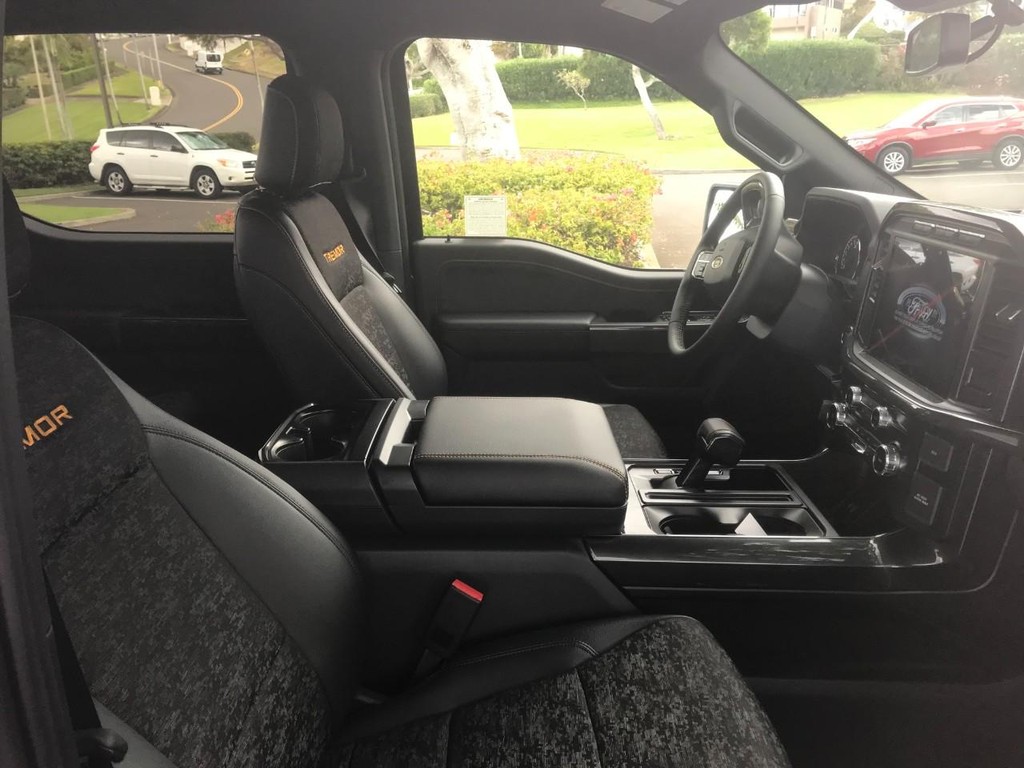 Ford F-150 Vehicle Full-screen Gallery Image 25