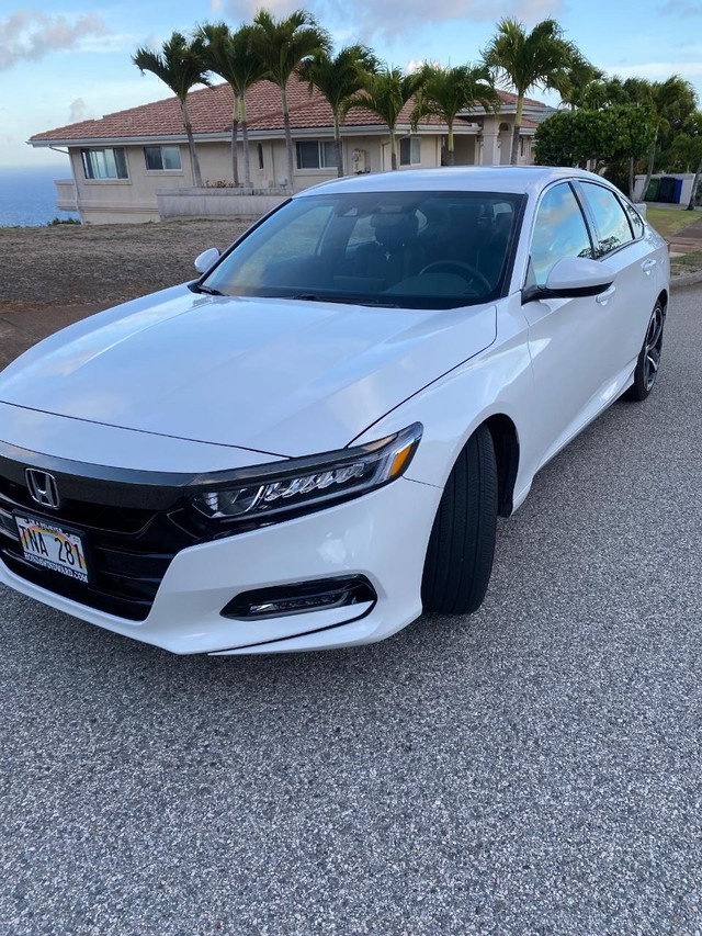 Honda Accord Sedan Vehicle Full-screen Gallery Image 2