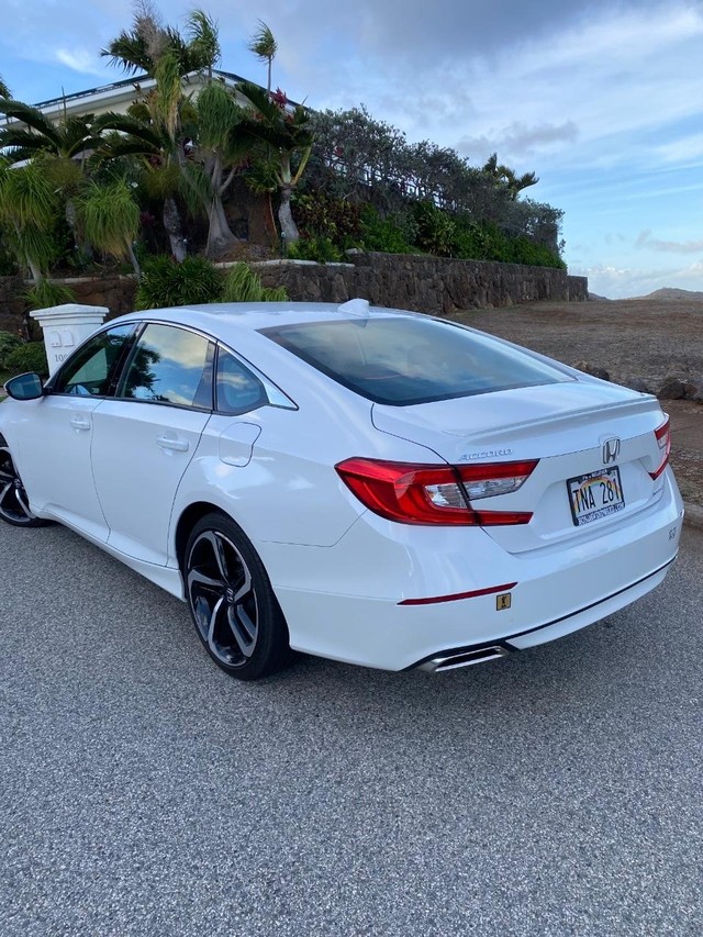 Honda Accord Sedan Vehicle Full-screen Gallery Image 4