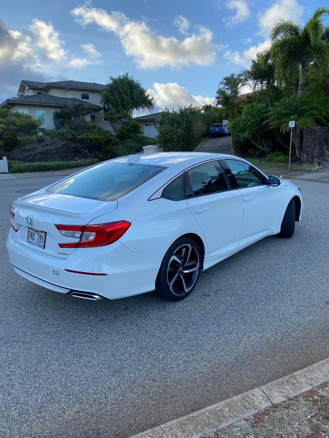 Honda Accord Sedan Vehicle Full-screen Gallery Image 6