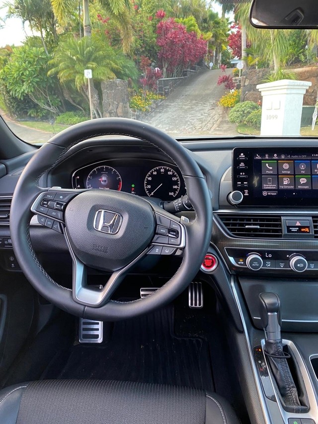 Honda Accord Sedan Vehicle Full-screen Gallery Image 8