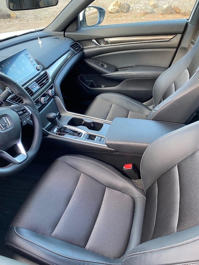 Honda Accord Sedan Vehicle Full-screen Gallery Image 10