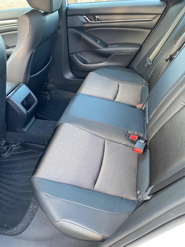 Honda Accord Sedan Vehicle Full-screen Gallery Image 11