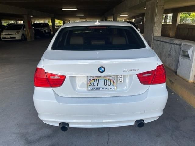 BMW 3 Series Vehicle Full-screen Gallery Image 6