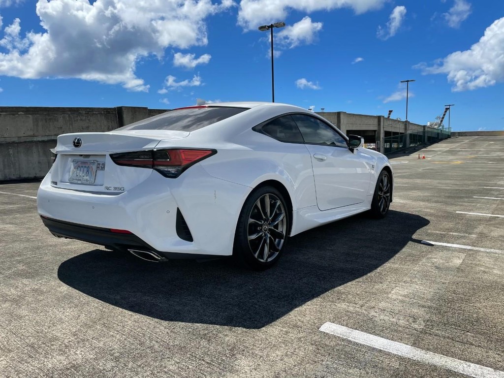Lexus RC Vehicle Full-screen Gallery Image 3