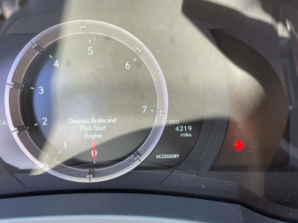 Lexus RC Vehicle Full-screen Gallery Image 7