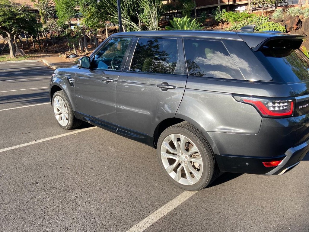 Land Rover Range Rover Sport Vehicle Full-screen Gallery Image 2