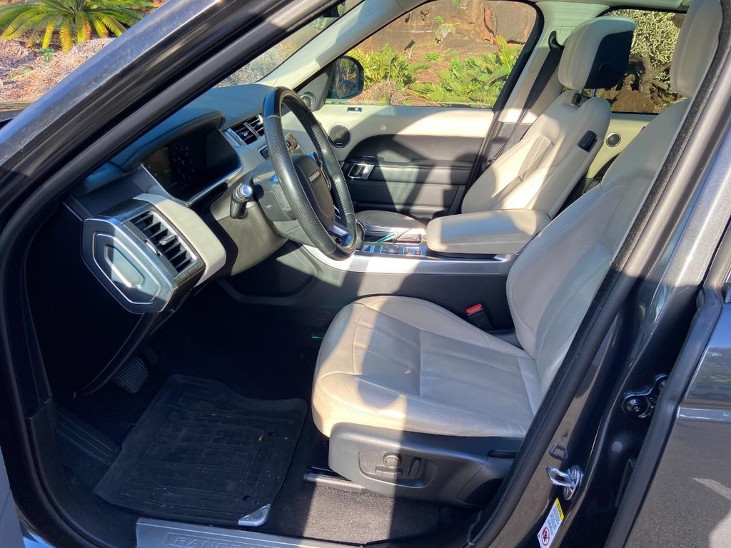 Land Rover Range Rover Sport Vehicle Full-screen Gallery Image 6