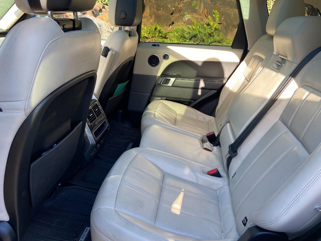 Land Rover Range Rover Sport Vehicle Full-screen Gallery Image 7