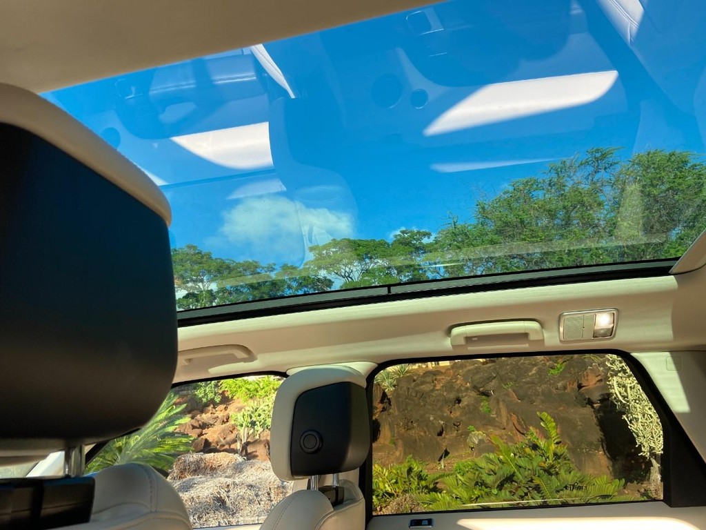 Land Rover Range Rover Sport Vehicle Full-screen Gallery Image 8