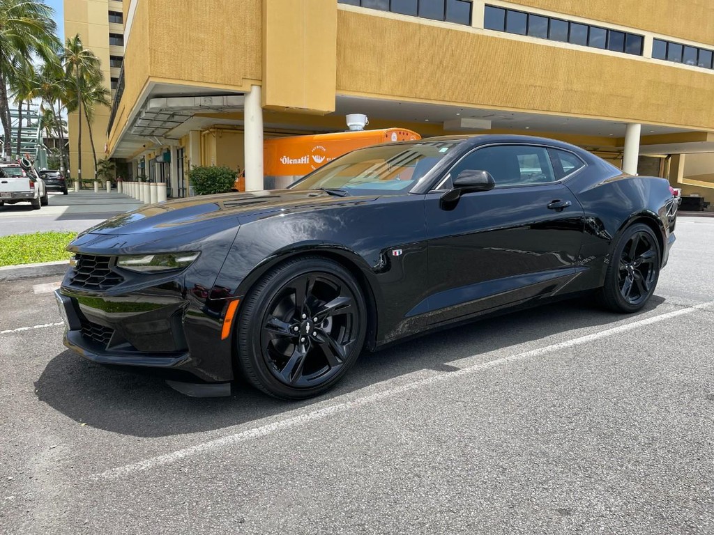 Chevrolet Camaro Vehicle Full-screen Gallery Image 4