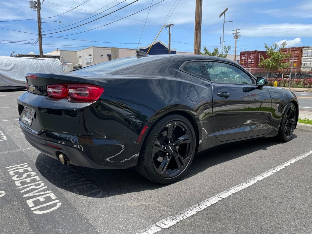 Chevrolet Camaro Vehicle Full-screen Gallery Image 6