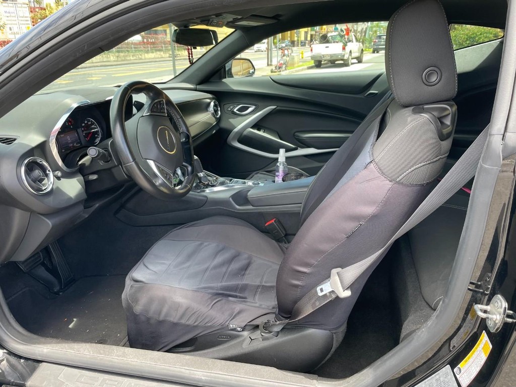 Chevrolet Camaro Vehicle Full-screen Gallery Image 8