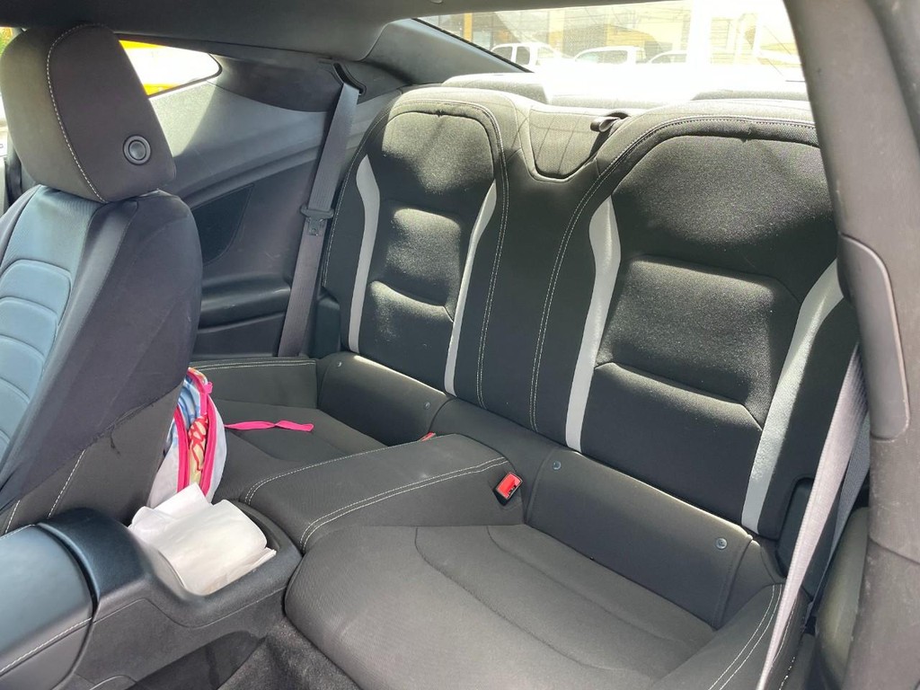 Chevrolet Camaro Vehicle Full-screen Gallery Image 9