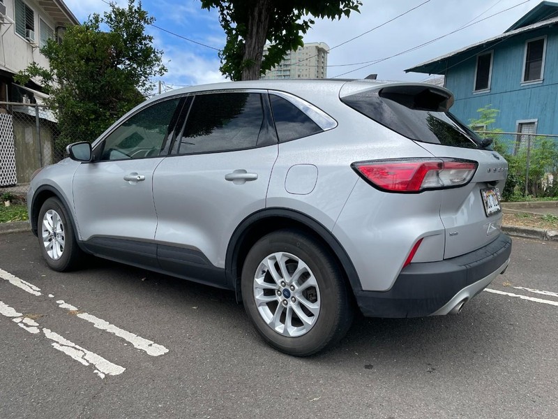 Ford Escape Vehicle Full-screen Gallery Image 02