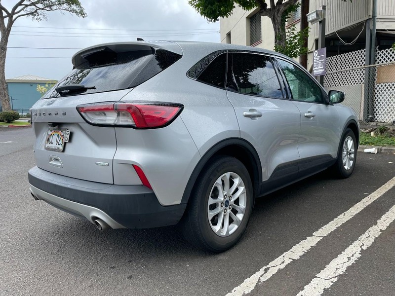 Ford Escape Vehicle Full-screen Gallery Image 03