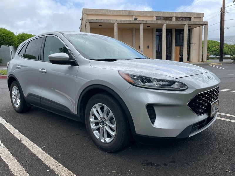 Ford Escape Vehicle Full-screen Gallery Image 04