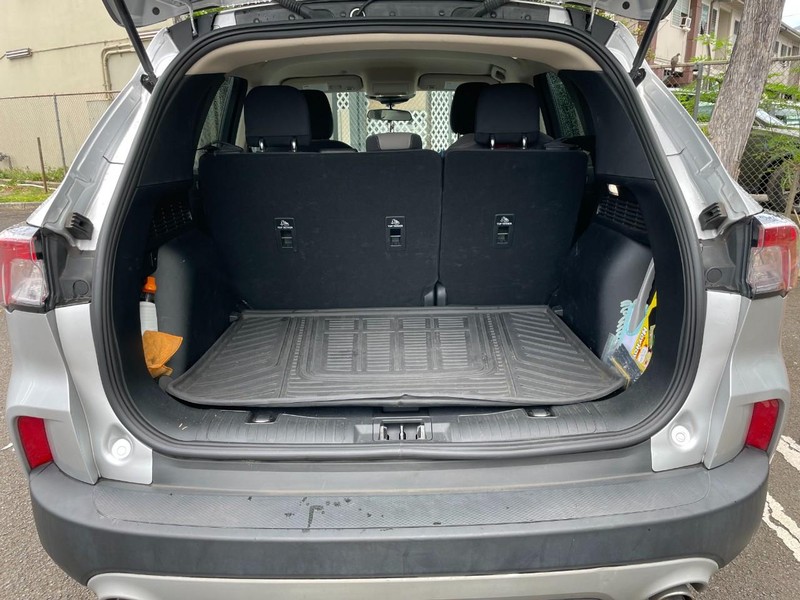 Ford Escape Vehicle Full-screen Gallery Image 07