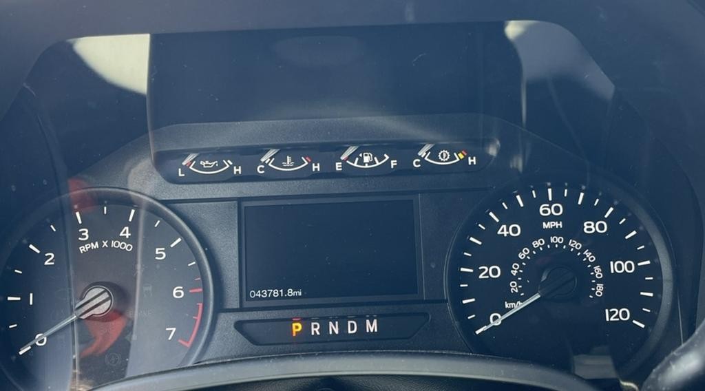 Ford F-150 Vehicle Full-screen Gallery Image 3