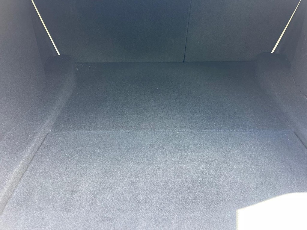 Tesla Model 3 Vehicle Full-screen Gallery Image 11