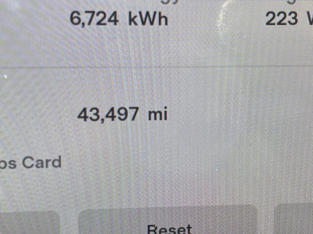 Tesla Model 3 Vehicle Full-screen Gallery Image 12