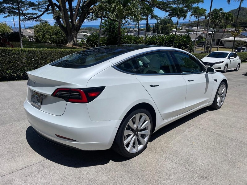 Tesla Model 3 Vehicle Full-screen Gallery Image 3