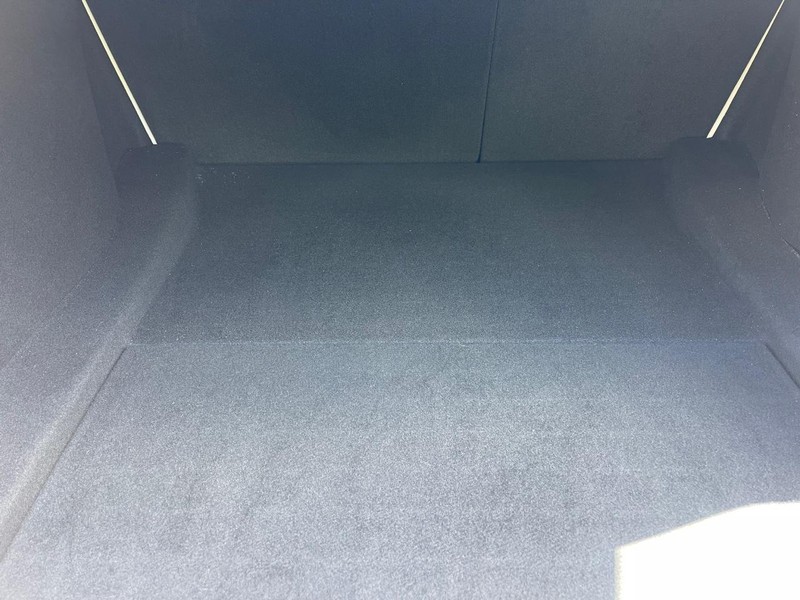 Tesla Model 3 Vehicle Full-screen Gallery Image 11