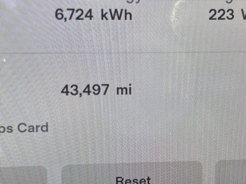 Tesla Model 3 Vehicle Full-screen Gallery Image 12