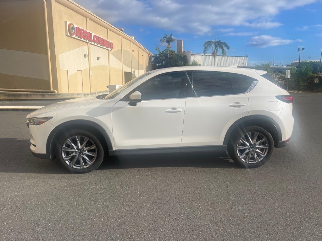 Mazda CX-5 Vehicle Full-screen Gallery Image 2