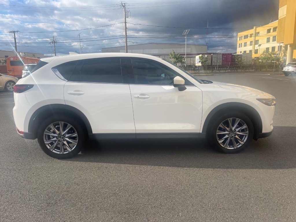 Mazda CX-5 Vehicle Full-screen Gallery Image 5