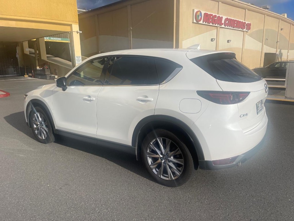 Mazda CX-5 Vehicle Full-screen Gallery Image 8