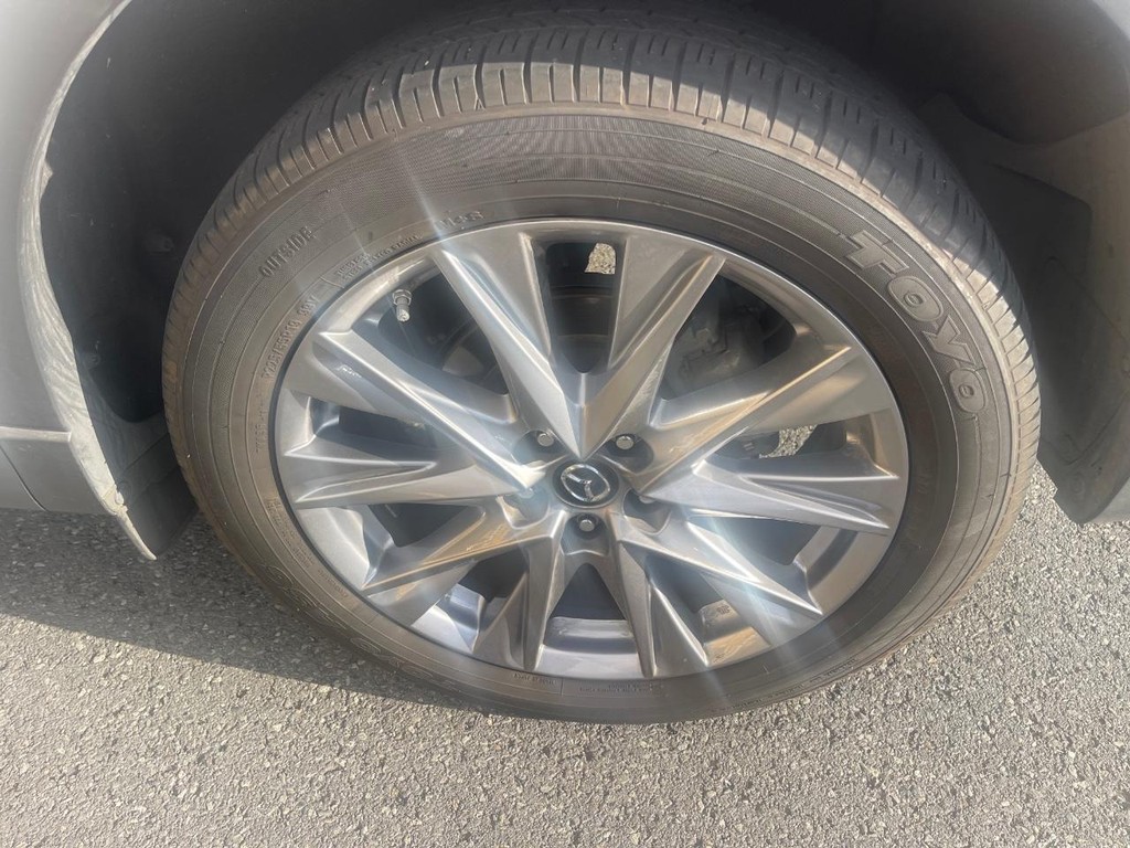 Mazda CX-5 Vehicle Full-screen Gallery Image 11