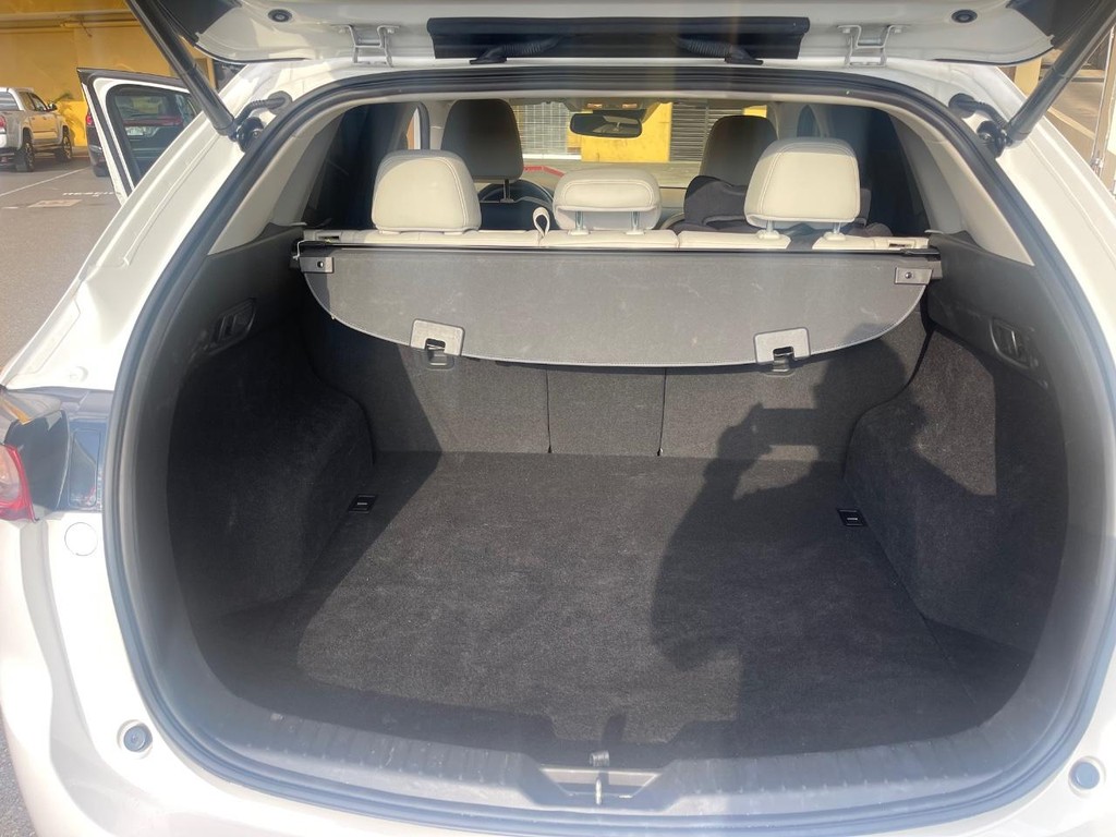 Mazda CX-5 Vehicle Full-screen Gallery Image 13