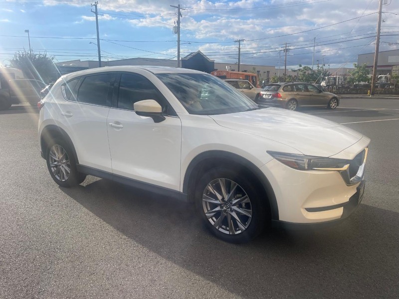 Mazda CX-5 Vehicle Full-screen Gallery Image 4