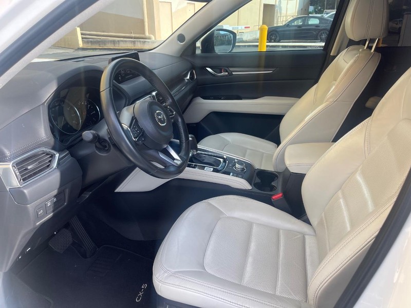 Mazda CX-5 Vehicle Full-screen Gallery Image 9