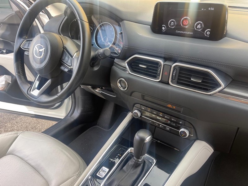 Mazda CX-5 Vehicle Full-screen Gallery Image 12