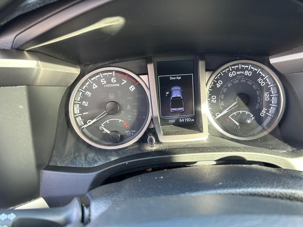 Toyota Tacoma 2WD Vehicle Full-screen Gallery Image 10