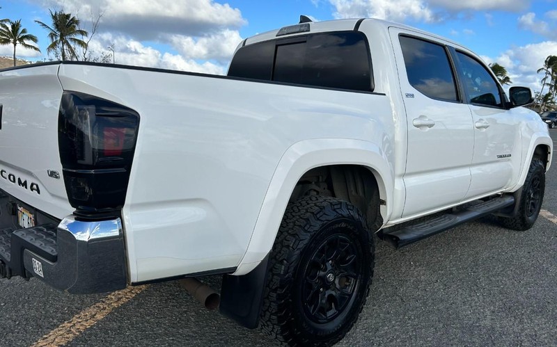 Toyota Tacoma 2WD Vehicle Full-screen Gallery Image 8