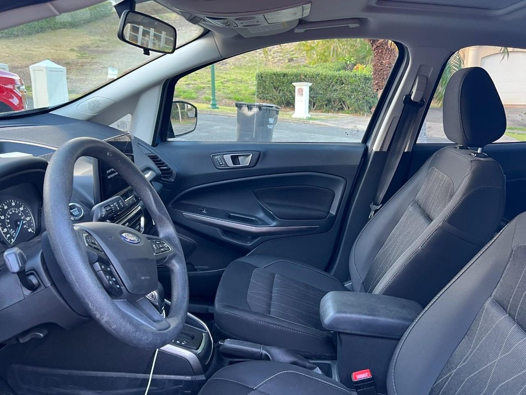 Ford EcoSport Vehicle Full-screen Gallery Image 4