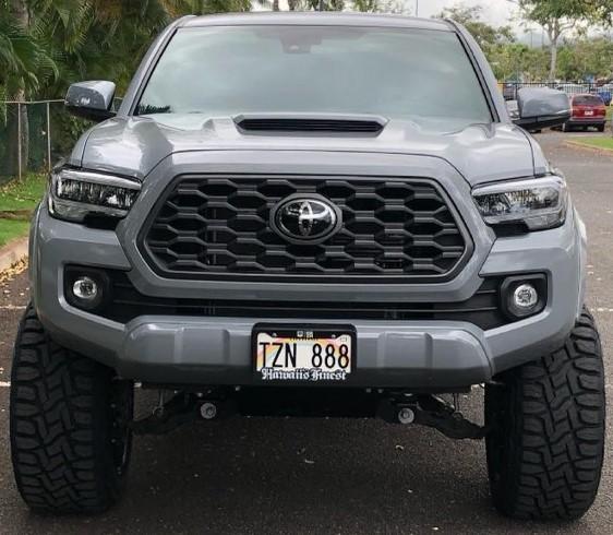 Toyota Tacoma 2WD Vehicle Full-screen Gallery Image 6